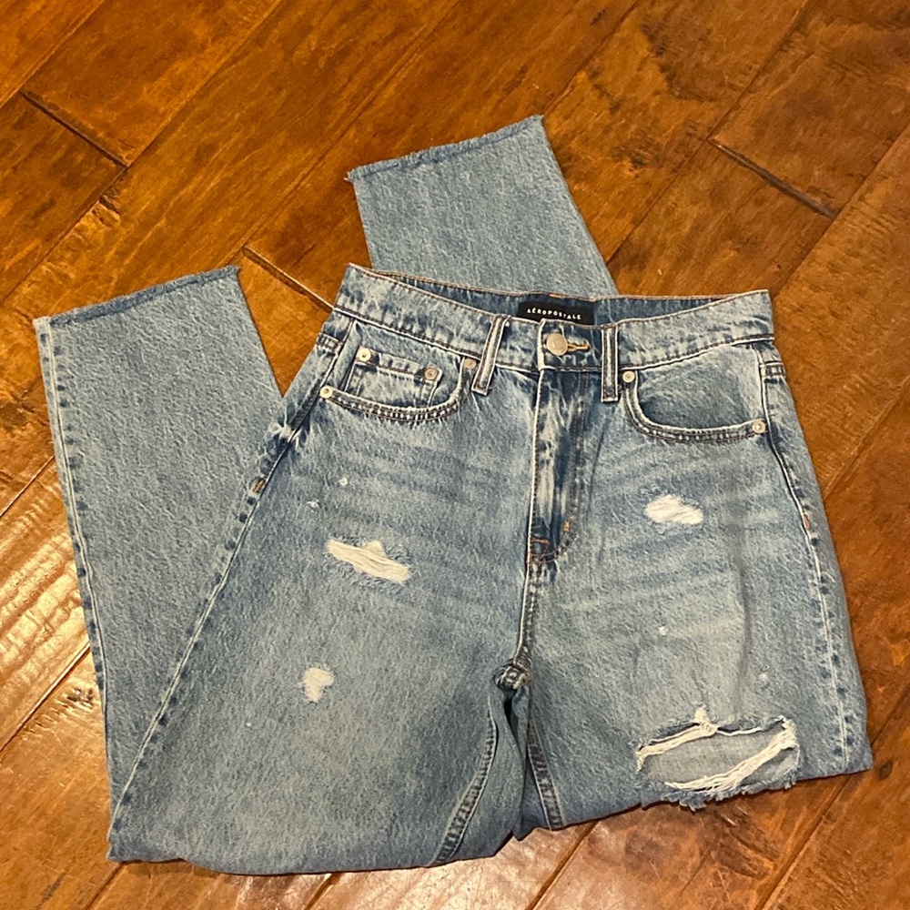 Aeropostale slim and thick curvy mom jean size 4 great condition, distressed